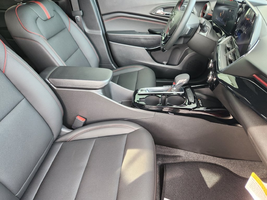 New 2026 Chevrolet Trax RS w/ Sunroof Package FWD image 10