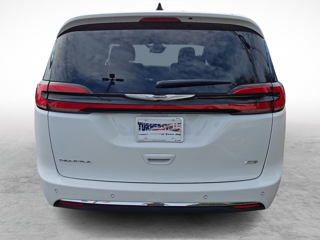 Certified 2023 Chrysler Pacifica Touring-L w/ Uconnect Theater Family Group AWD/4WD image 4