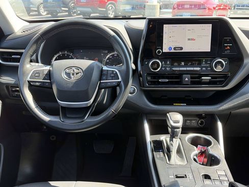 Used 2023 Toyota Highlander XLE FWD image 15