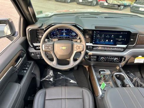 Used 2025 Chevrolet Silverado 1500 High Country w/ High Country Premium Package AWD/4WD image 29