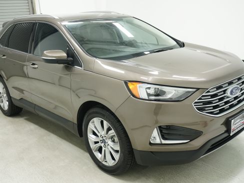 Used 2019 Ford Edge Titanium FWD image 3