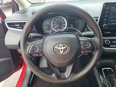 Used 2021 Toyota Corolla LE image 6