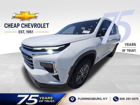 Used 2025 Chevrolet Traverse LT FWD image 1