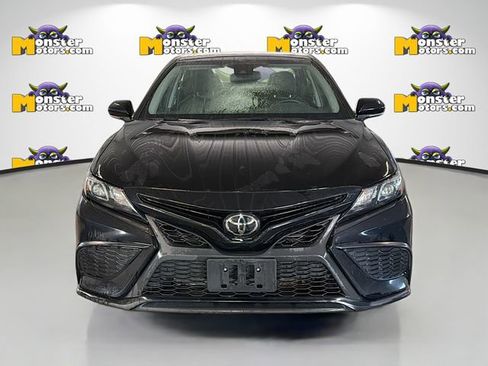 Used 2022 Toyota Camry SE image 2