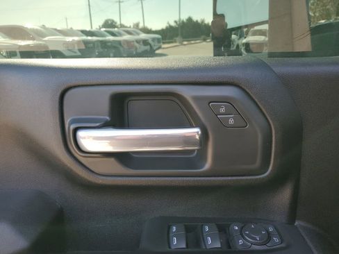 Used 2025 Chevrolet Silverado 2500 Custom w/ Custom Value Package image 27