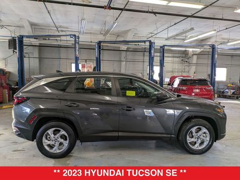 Used 2023 Hyundai Tucson SE image 3