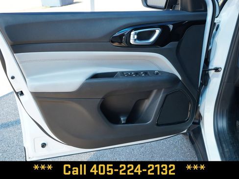 Used 2025 Jeep Compass Limited AWD/4WD image 19
