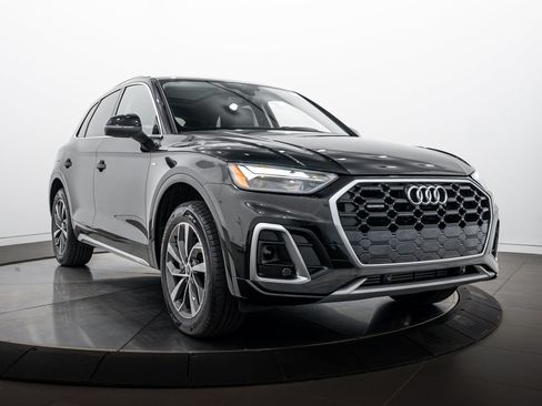 Used 2023 Audi Q5 2.0T Premium w/ Convenience Package AWD/4WD image 2