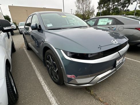 Used 2024 Hyundai Ioniq 5 Limited image 2