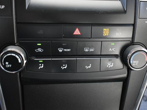 Used 2017 Toyota Camry SE image 28