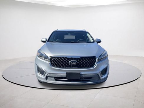 Used 2017 Kia Sorento LX image 2