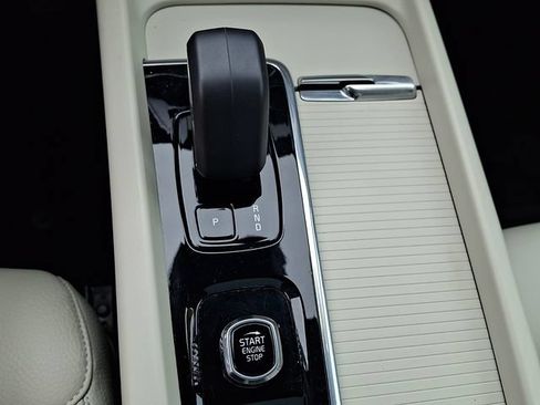 Certified 2023 Volvo XC60 B5 Core w/ Climate Package AWD/4WD image 17