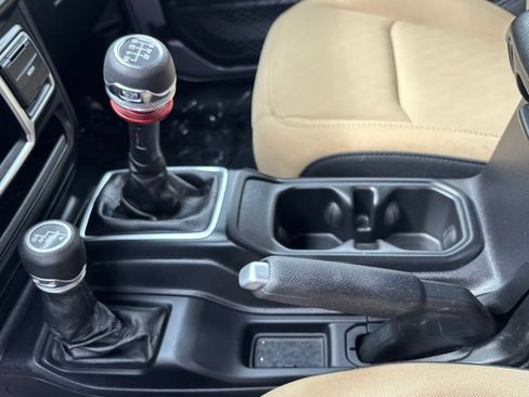 Used 2018 Jeep Wrangler Unlimited Sport AWD/4WD image 21
