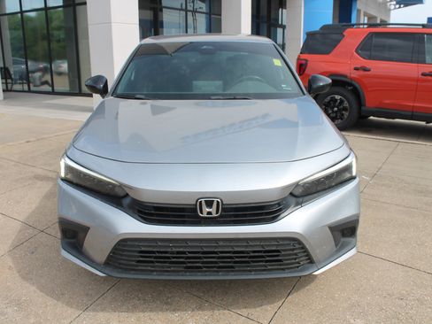 Used 2022 Honda Civic Sport image 2