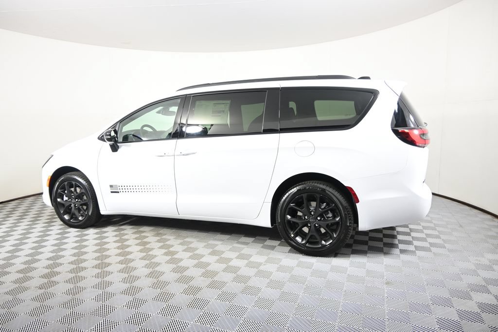 New 2027 Chrysler Pacifica Select AWD/4WD image 3