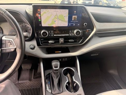 Used 2023 Toyota Highlander XLE image 16