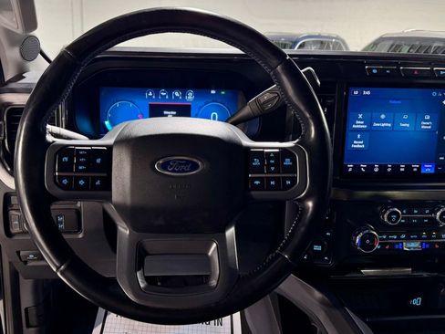 Used 2023 Ford F250 Lariat w/ Chrome Package image 16