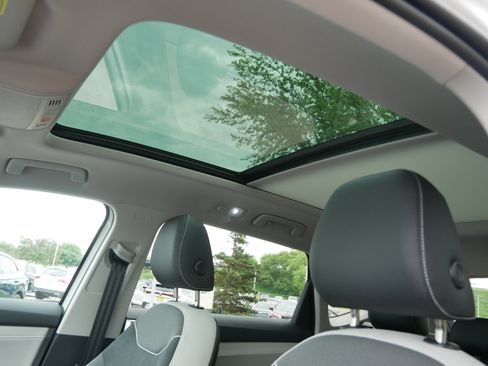 New 2026 Volkswagen Taos SE AWD/4WD image 11