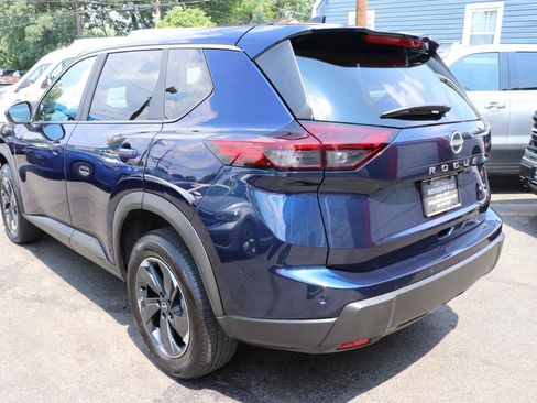 Used 2026 Nissan Rogue SV AWD/4WD image 3