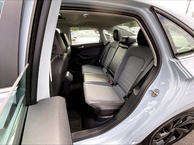 Certified 2025 Volkswagen Jetta SE w/ Sunroof Package FWD image 23