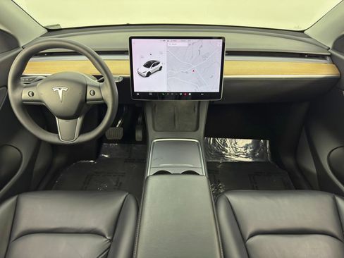 Used 2021 Tesla Model Y Long Range image 13