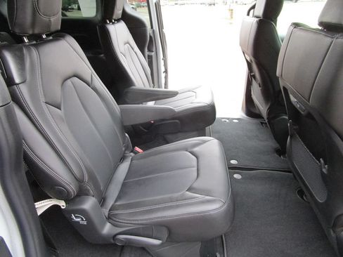 New 2027 Chrysler Pacifica Select w/ Family Tech Group FWD image 21