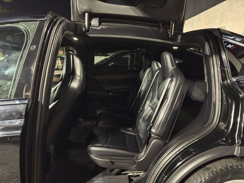 Used 2018 Tesla Model X 75D image 30
