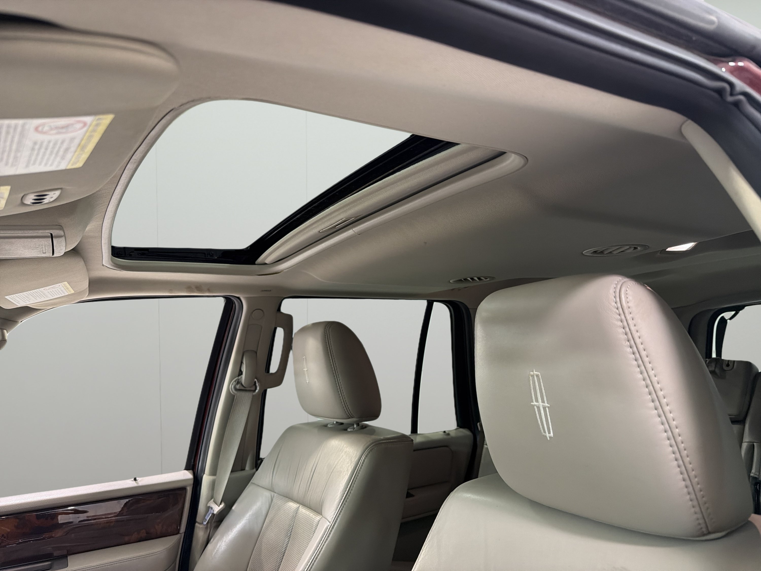 Used 2012 Lincoln Navigator 2WD image 9