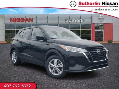 New 2025 Nissan Kicks Play S image 1