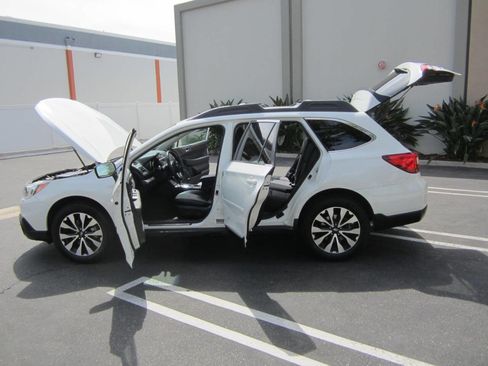 Used 2017 Subaru Outback 2.5i Limited image 9