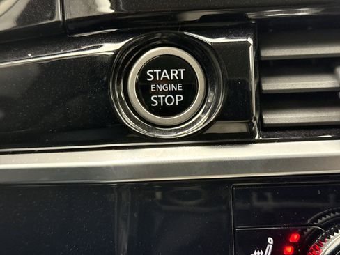 Used 2024 Nissan Pathfinder SL image 23