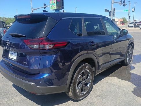 Used 2025 Nissan Rogue SV AWD/4WD image 6