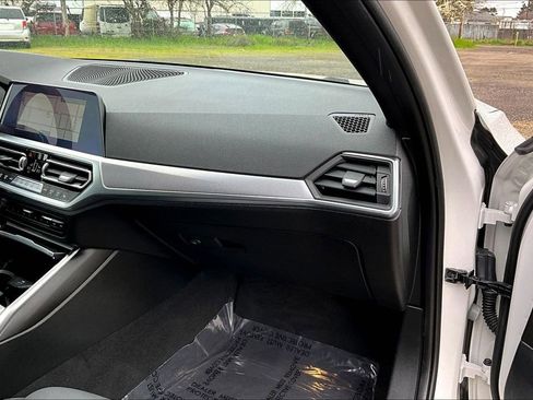 Used 2021 BMW 330i Sedan w/ Driving Assistance Package image 19