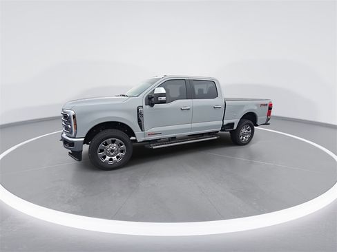 Used 2025 Ford F250 Lariat w/ Chrome Package image 4