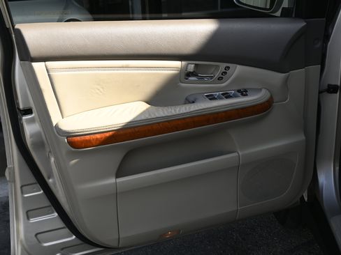 Used 2005 Lexus RX 330 AWD image 25