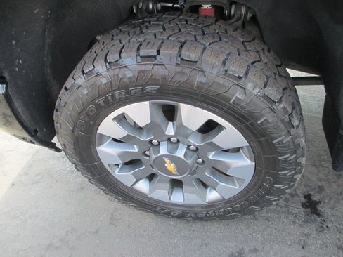 Used 2024 Chevrolet Silverado 2500 Custom w/ Custom Value Package image 13