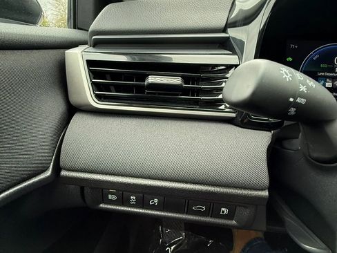 Used 2025 Toyota Camry LE image 17