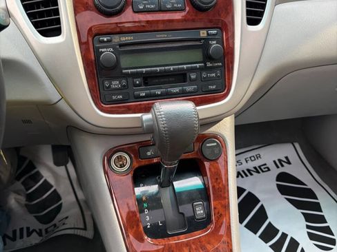 Used 2005 Toyota Highlander Limited image 14