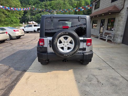 Used 2013 Jeep Wrangler Sport AWD/4WD image 6