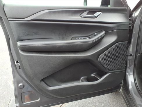 Used 2024 Jeep Grand Cherokee L Altitude image 4