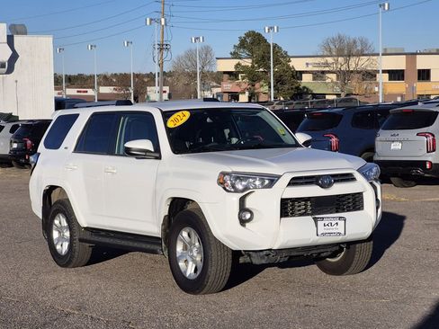 Used 2024 Toyota 4Runner SR5 AWD/4WD image 2