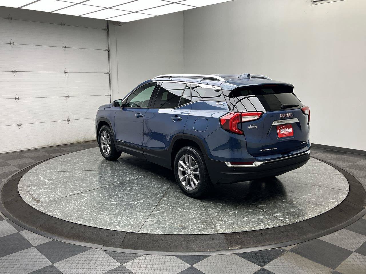 Certified 2024 GMC Terrain SLT AWD/4WD image 2