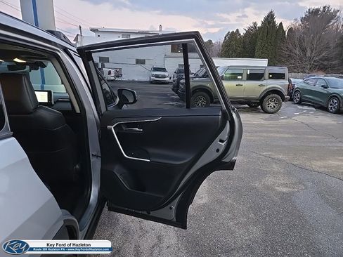 Used 2020 Toyota RAV4 Limited image 63