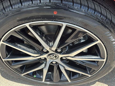 Used 2024 Toyota Camry SE FWD image 9