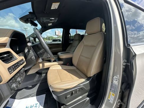 Used 2023 Chevrolet Suburban Premier w/ Advanced Technology Package AWD/4WD image 14