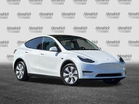 Used 2023 Tesla Model Y AWD image 2