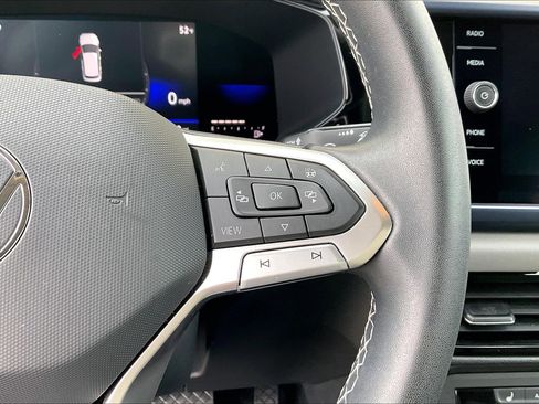 Certified 2022 Volkswagen Taos SE image 19