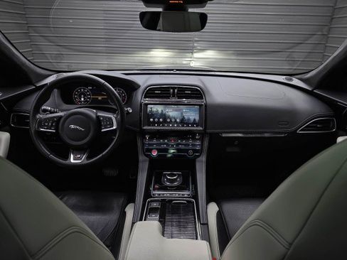 Used 2019 Jaguar F-PACE S AWD/4WD image 11