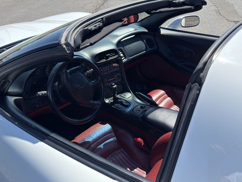 Used 1997 Chevrolet Corvette Coupe w/ Memory Pkg RWD image 10
