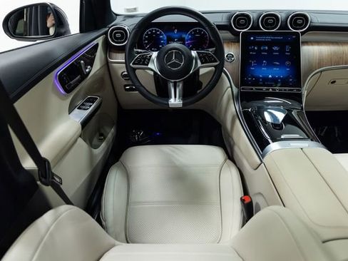 Used 2024 Mercedes-Benz GLC 300 GLC 300 image 3